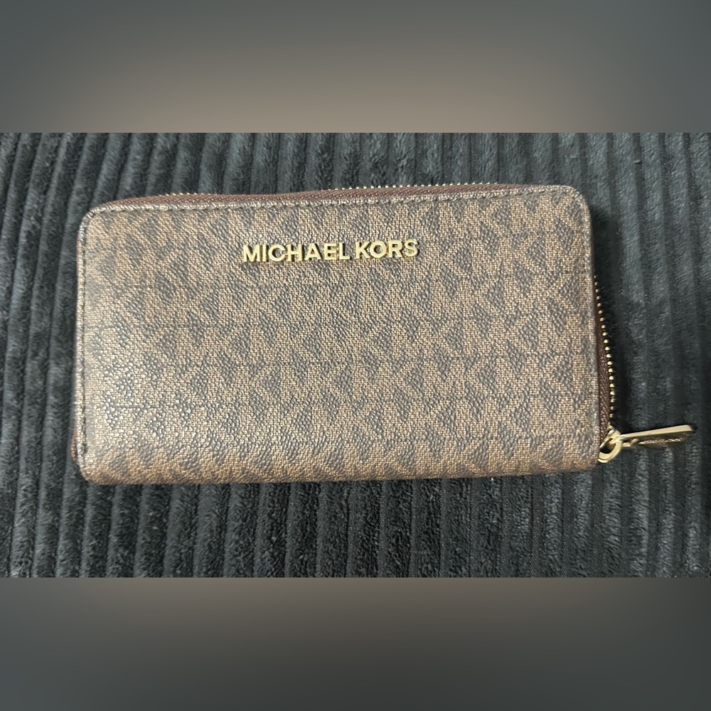 Michael Kors medium Zip Wallet